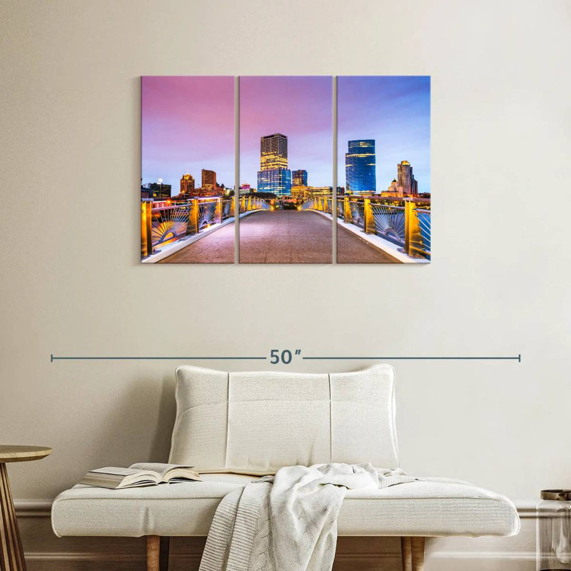 Milwaukee Walkway, 24" H x 38" W