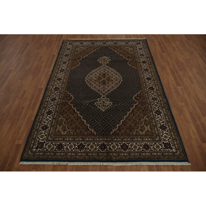 Tapis traditionnel luxueux 6 x 9 avec médaillon central orné