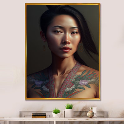 Curnutt, belle femme asiatique avec un tatoo de fleurs sur toile