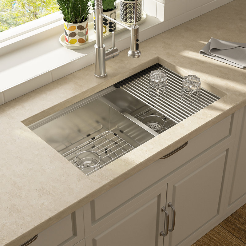 Évier de cuisine en acier inoxydable de calibre 16 L 33 po x l 19 po à double cuve 60/40, Stainless Steel