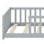 Structure de lit plateforme moderne avec garde-corps et lattes solides-536046148