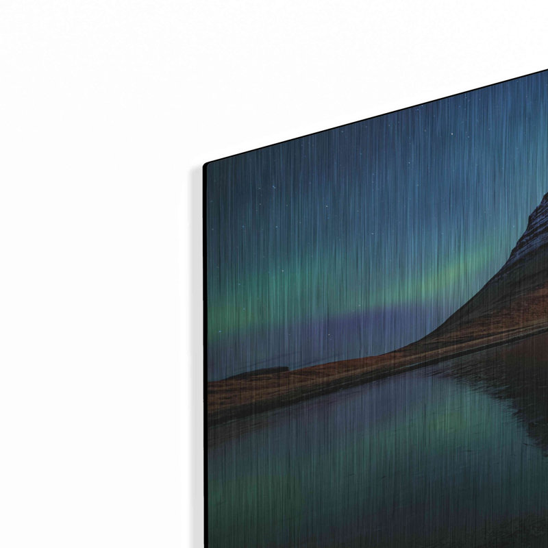 «Northern Light Aurora Borealis Over Kirkjufell 2» par Luxe, H 12 po x l 16 po