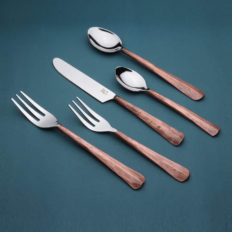Ensemble de couverts de cinq articles pour une personne, Cuivre