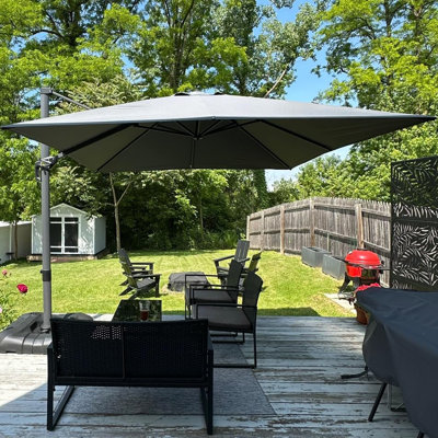 Parasol rectangulaire gris clair en porte-à-faux 9 pi x 11 pi Moustapha