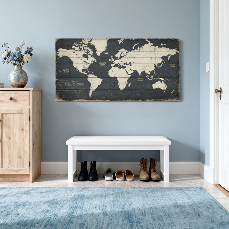Carte du monde de la mode sur fond de planches de bois, H 16 po x l 32 po