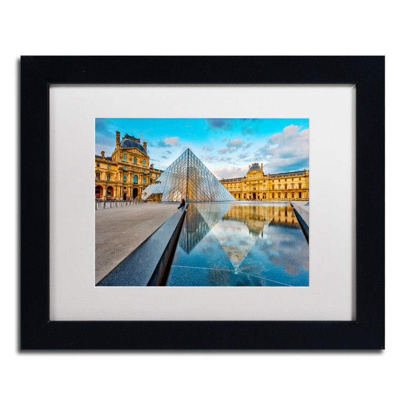 "symetrie du louvre" par mathieu rivrin,, reproduction de photo encadrée, Blanc, H 11 po x l 14 po