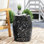 Élégante table de bout en métal avec structure creuse - noir, l 16,09 po x P 16,09 po x P 20,58 po, aucun assemblage requis Cadre en fer moderne 16,5 po x 16,5 po x 20,5 po, nécessaire, prêt à l'emploi