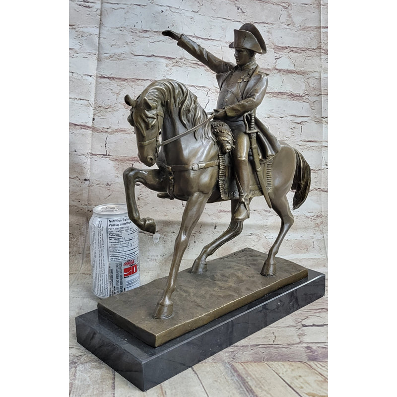 Sculpture de Napoléon traversant les Alpes, statue en bronze sur base de marbre 14 po x 15 po