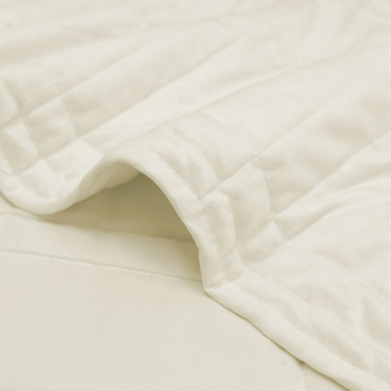 Polyester Plaid Quilt with Pillow Shams Included, White