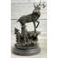 Statue en bronze signée d'un cerf avec son bébé, fauve, bronze