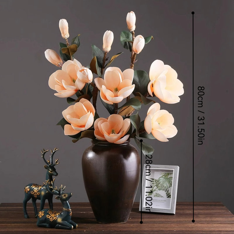 Décoration de fleurs simulées