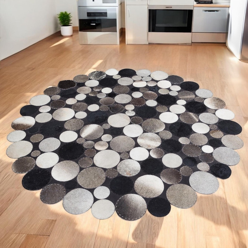 Tapis rond noir et gris en cuir de vache patchwork rond 9 pi, Rond 9 pi