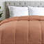 Couette réversible Blue Nile Mills en duvet synthétique toutes saisons, rembourrage piqué.-121935350-137521668