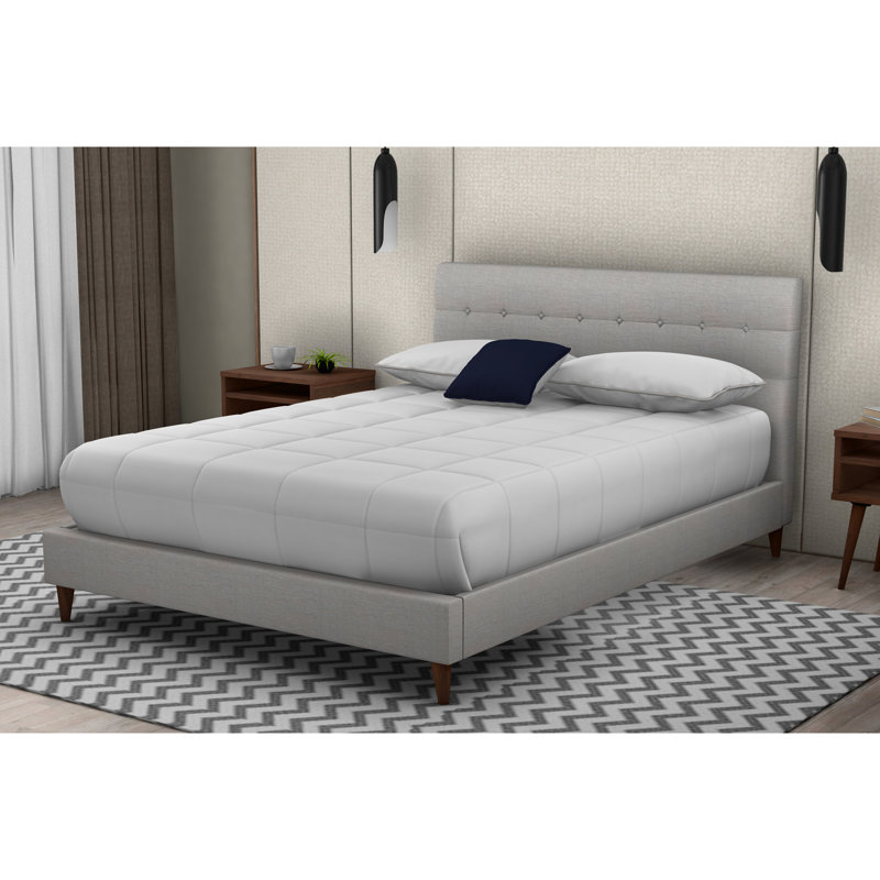 Grand lit tapissier avec 2 tables de chevet, couleur pierre, 100%, table de chevet noyer tentant, chambre à coucher beige intrigante, éclat
