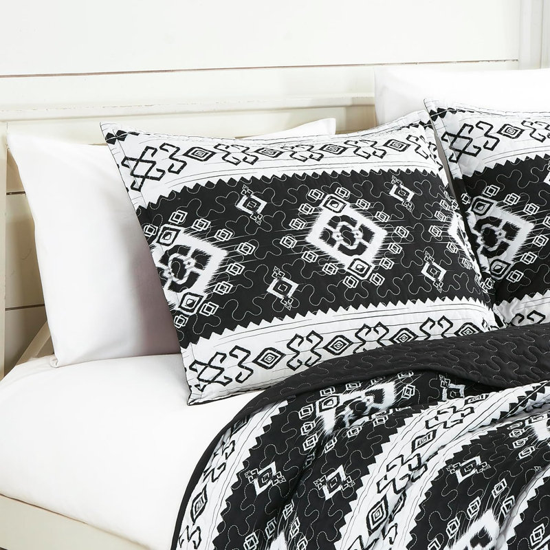 King Size Black and White Microfiber Geometric Quilt Set