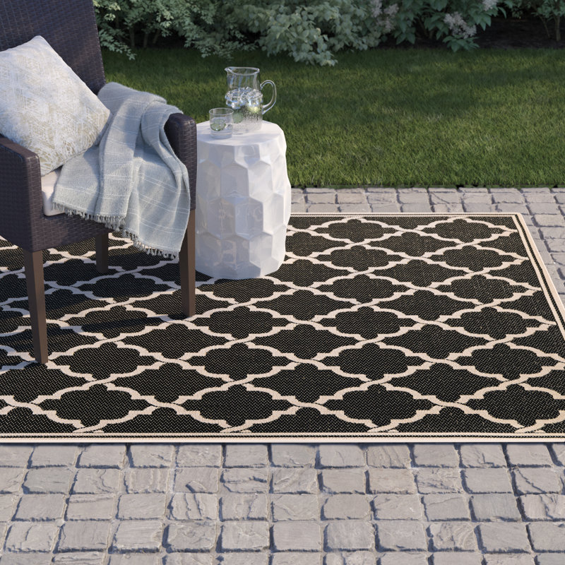 Tapis intérieur / extérieur à motif géométrique noir / sable Broddrick, Rectangle 3 pi 9 po x 5 pi 5 po