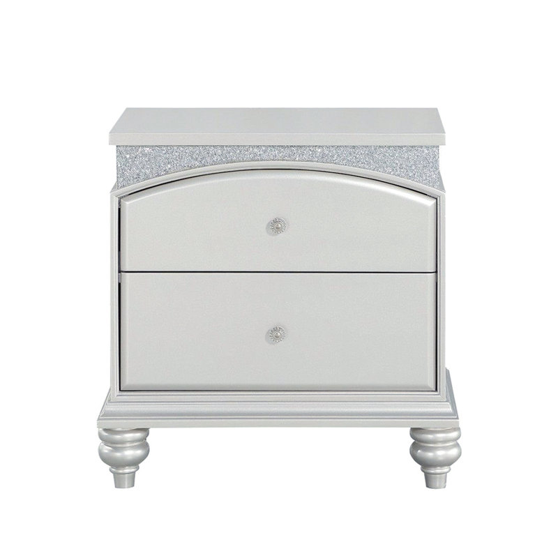 Table de chevet contemporaine avec 2 tiroirs arqués de couleur platine gris argenté et dessous en métal