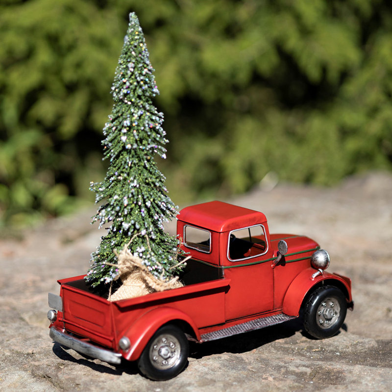 Camionnette avec arbre de Noël