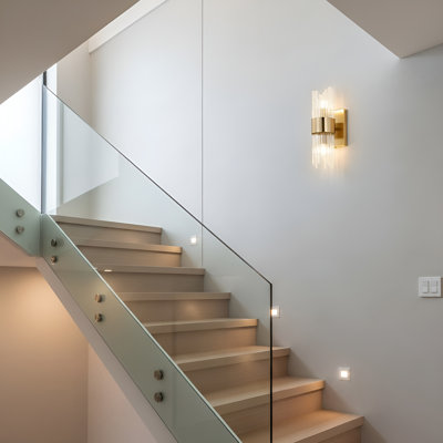 Applique murale moderne en laiton 2 lumières avec abat-jour en verre nervuré