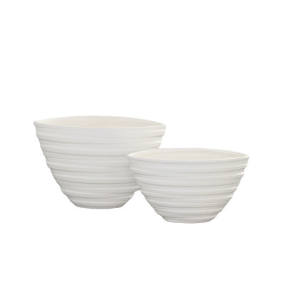Ensemble de deux vases en céramique ovale en céramique avec motif à bandes en relief blanc mat 14,50 po x 8,00 po x H 9,75 po; 13,00 po x 6,75 po x H 7,5 po