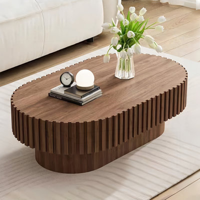 Table basse ovale, conception cannelée moderne Mid-Century avec piédestal, bois classique pour le salon et les petits espaces
