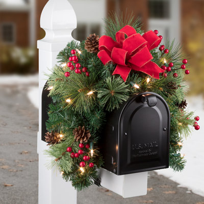 Hafner Lighted Faux Pine Swag