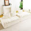 Chaise longue en velours blanc tortue, formes modulables, différentes fonctions, idéale pour recevoir, confort optimal, positions assises en L et droites pour des moments de détente.