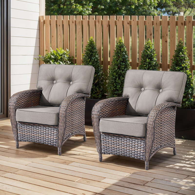 Chaise longue d'extérieur en osier Fiorillo avec coussins de patio épais de 5 po (ensemble de 2), Gris