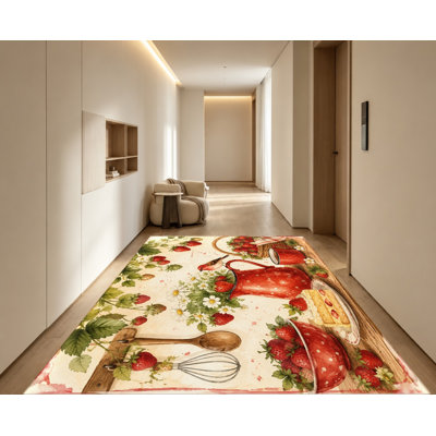 Tapis lavable à la machine à motif de fraises et de pâtisseries, avec envers antidérapant et pois. Décoration intérieure chaleureuse pour la cuisine, la salle à manger, le salon, un appartement ou un coin café.