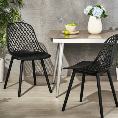 Élégante chaise d'extérieur - Chaise Lily en polypropylène noir avec construction et résistance aux intempéries, 32,48 po Hauteur de conception élégante de résistance de chaise moderne, profondeur de 17,72 po, poids de 9,57 lb