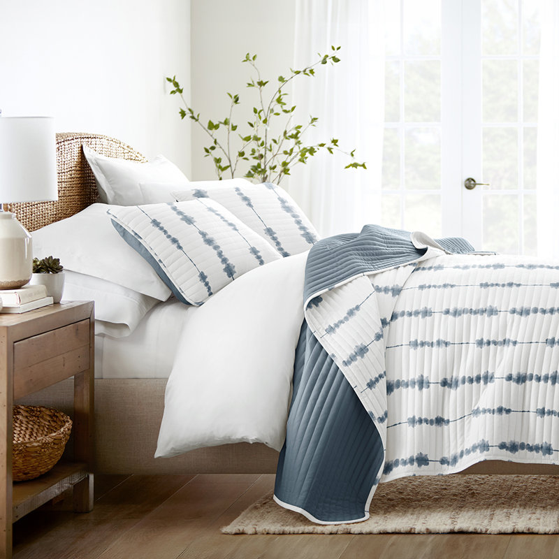 Quilt Coverlet Set All Season Patterned Reversible Microfiber Ultra Soft Bedding in Shibori Aesthetic