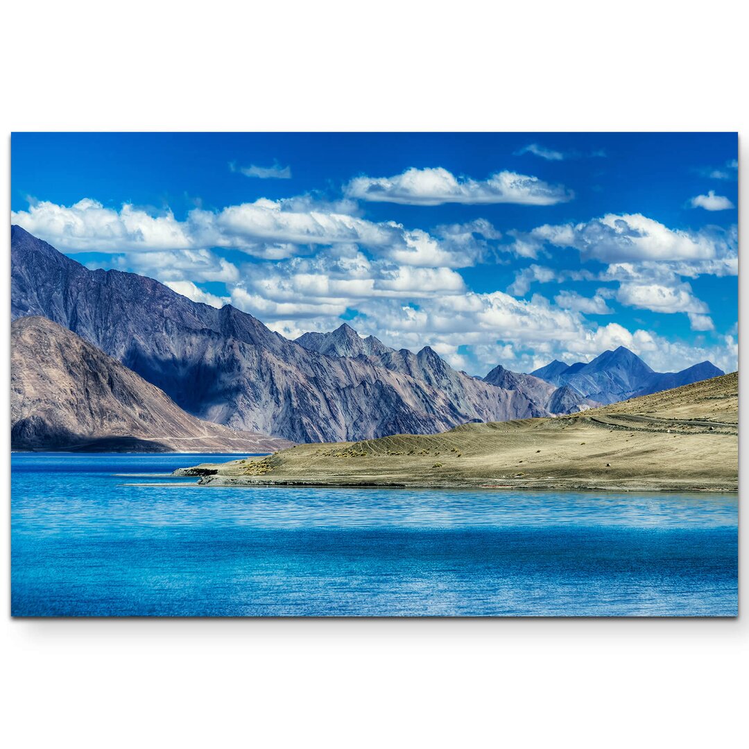 Leinwandbild Pangong Tsho mit Bergen – Tibet