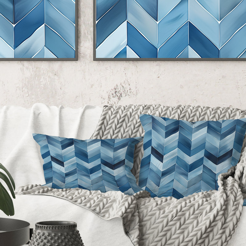 Coussin décoratif blanc à motif à chevrons blanc et bleu, H 18 po x l 18 po