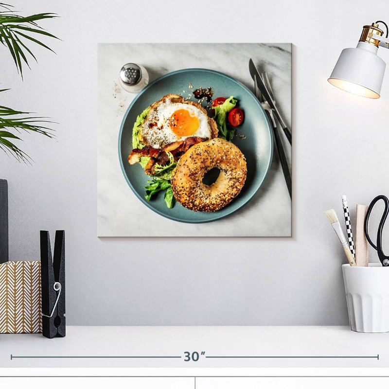 Yarlin Bagel Sandwich, 16" H x 16" W