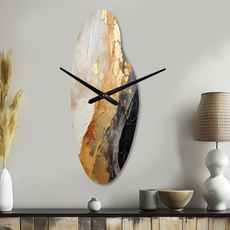 Horloge murale incurvée en métal Hmastava, Médium