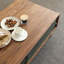 Table basse moderne avec rangement simple