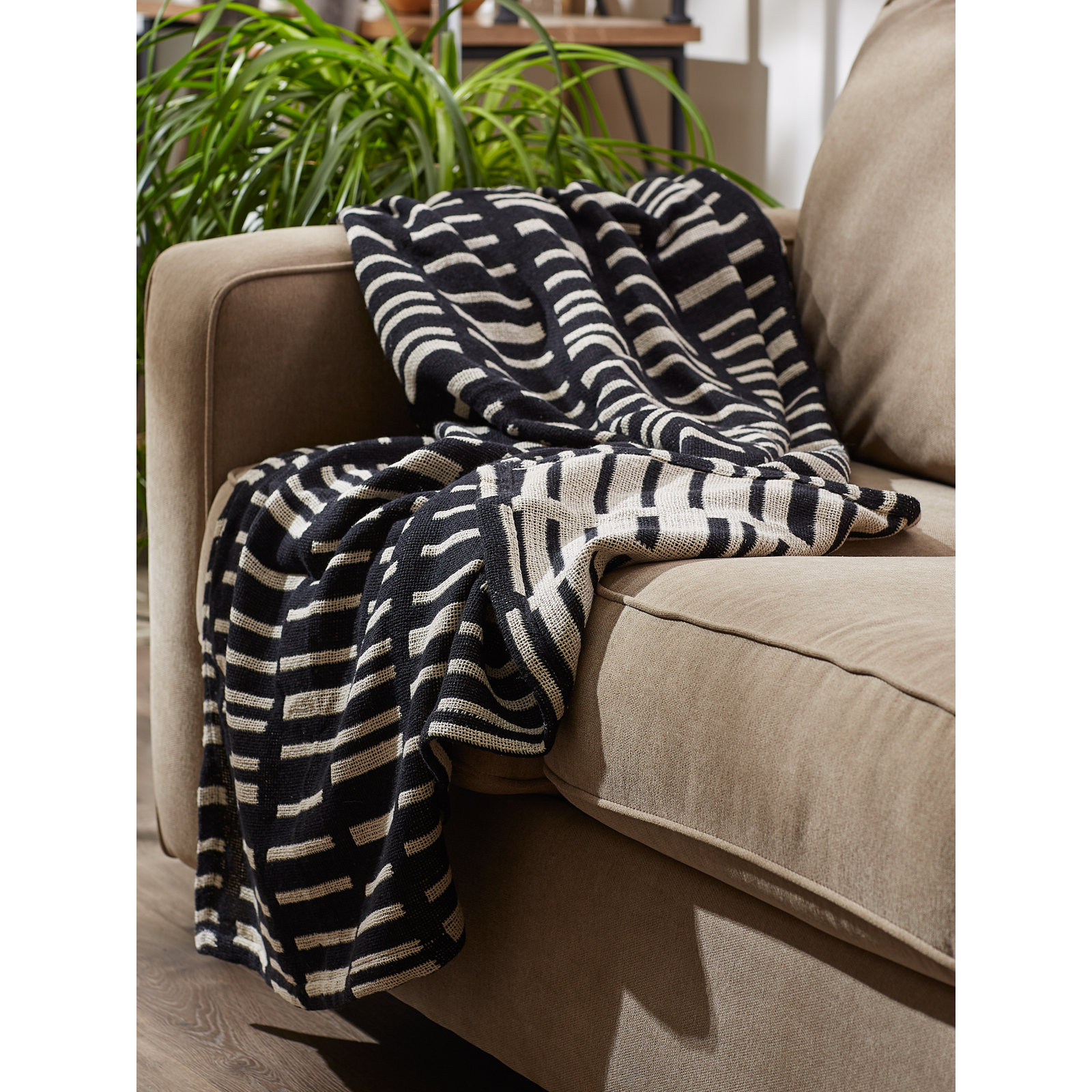 Sori Cotton Hand Woven Throw Blanket, Black