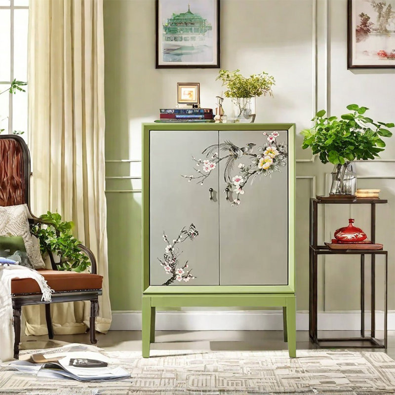 Armoire peinte à la main avec détails sculptés