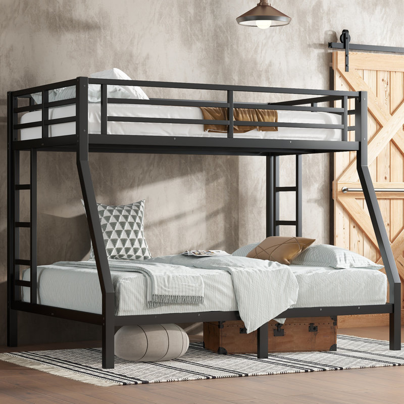 Lit simple superposé simple au-dessus d'un lit double, cadre de lit en métal peu encombrant avec support silencieux
