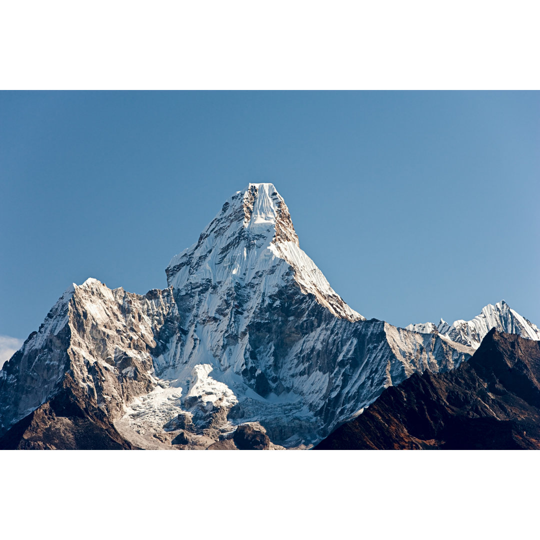 Ama Dablam von Hadynyah - Kunstdrucke auf Leinwand