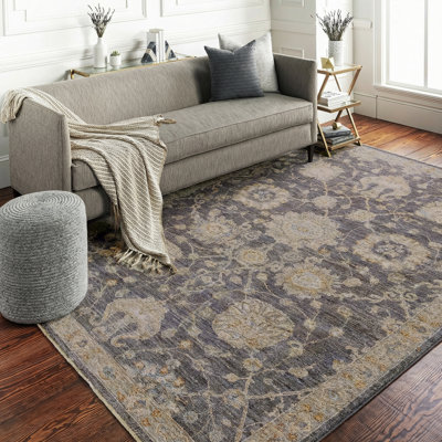 Avant Traditional Fringed Rug