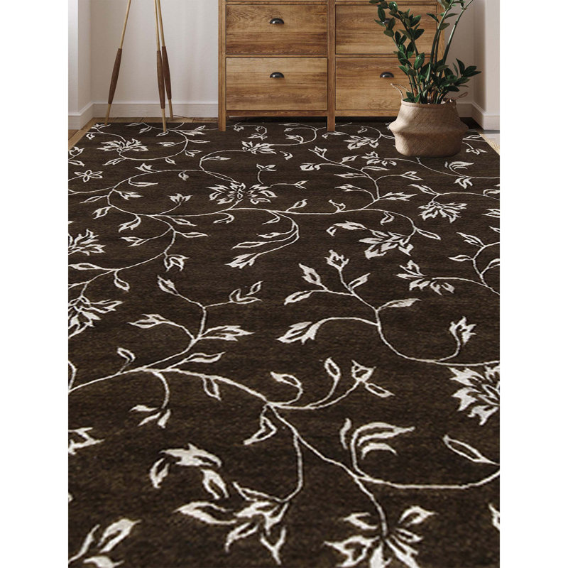 Himalayan Floral Area Rug in Dark Brown/Ivory