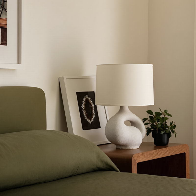Lampe de table simple 22,04 po en résine pour table de chevet de chambre à coucher