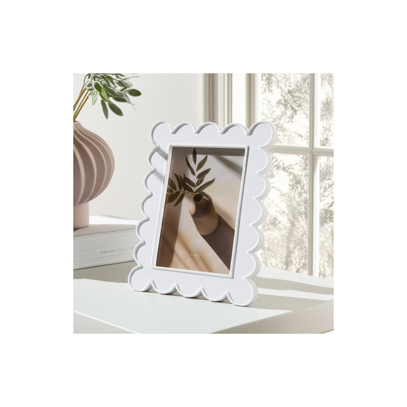 Lilly Scallop Edge Photo Frame, White, 4" W x 6" H