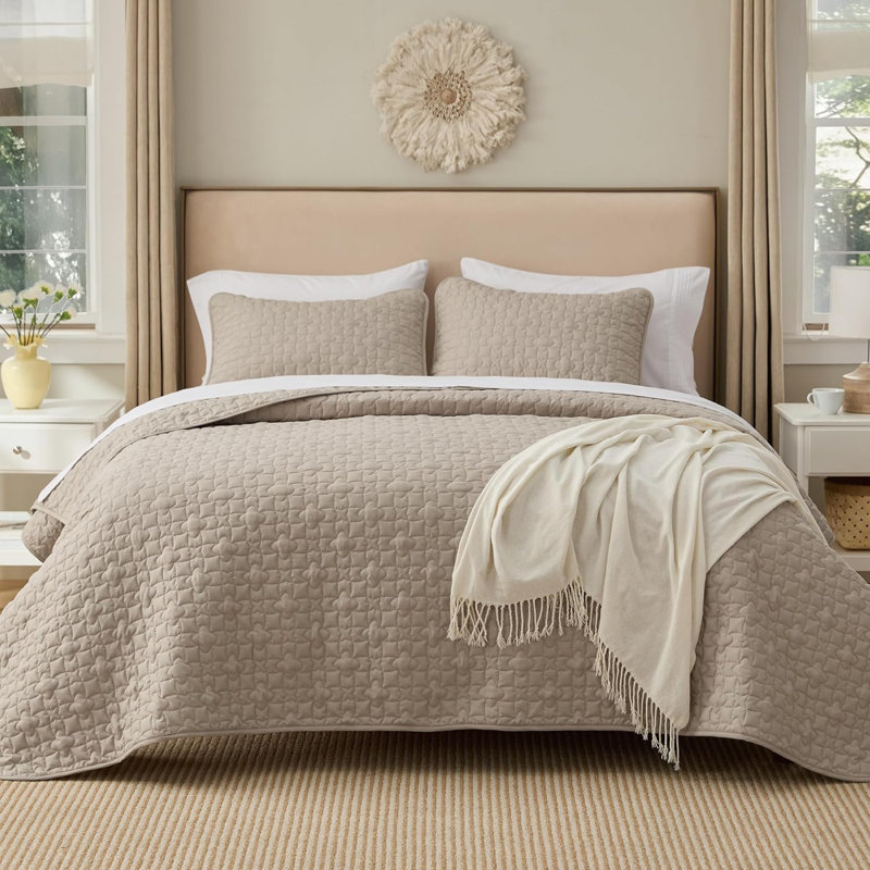 Bedsure Quilts - Lightweight Bedspreads with Lucky Star Quilting, Soft Quilt Bedding Set, Simply Taupe, King Quilt + 2 Shams