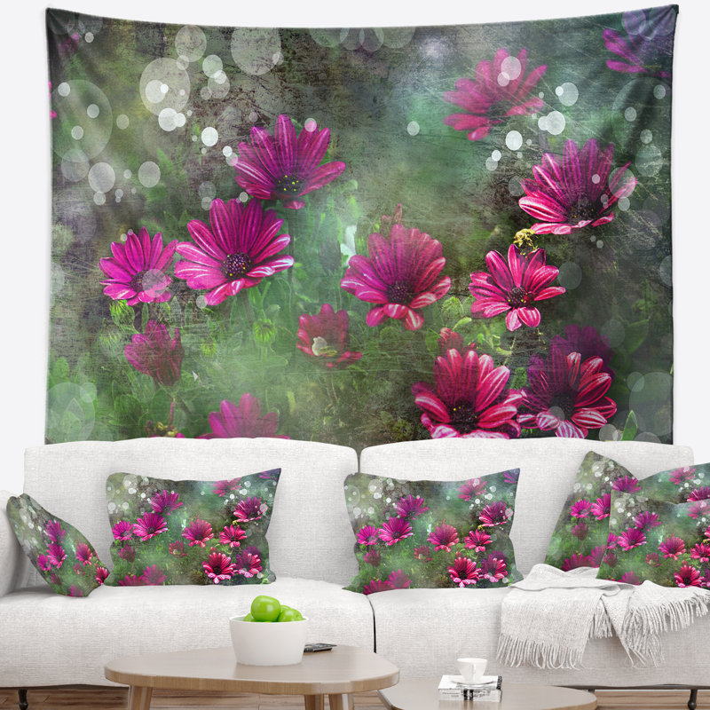 Fleurs rouges et roses sur une tapisserie verte, H 68 po x l 80 po