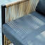 Pe 2 extérieur avec coussins gris et table de rangement pratique