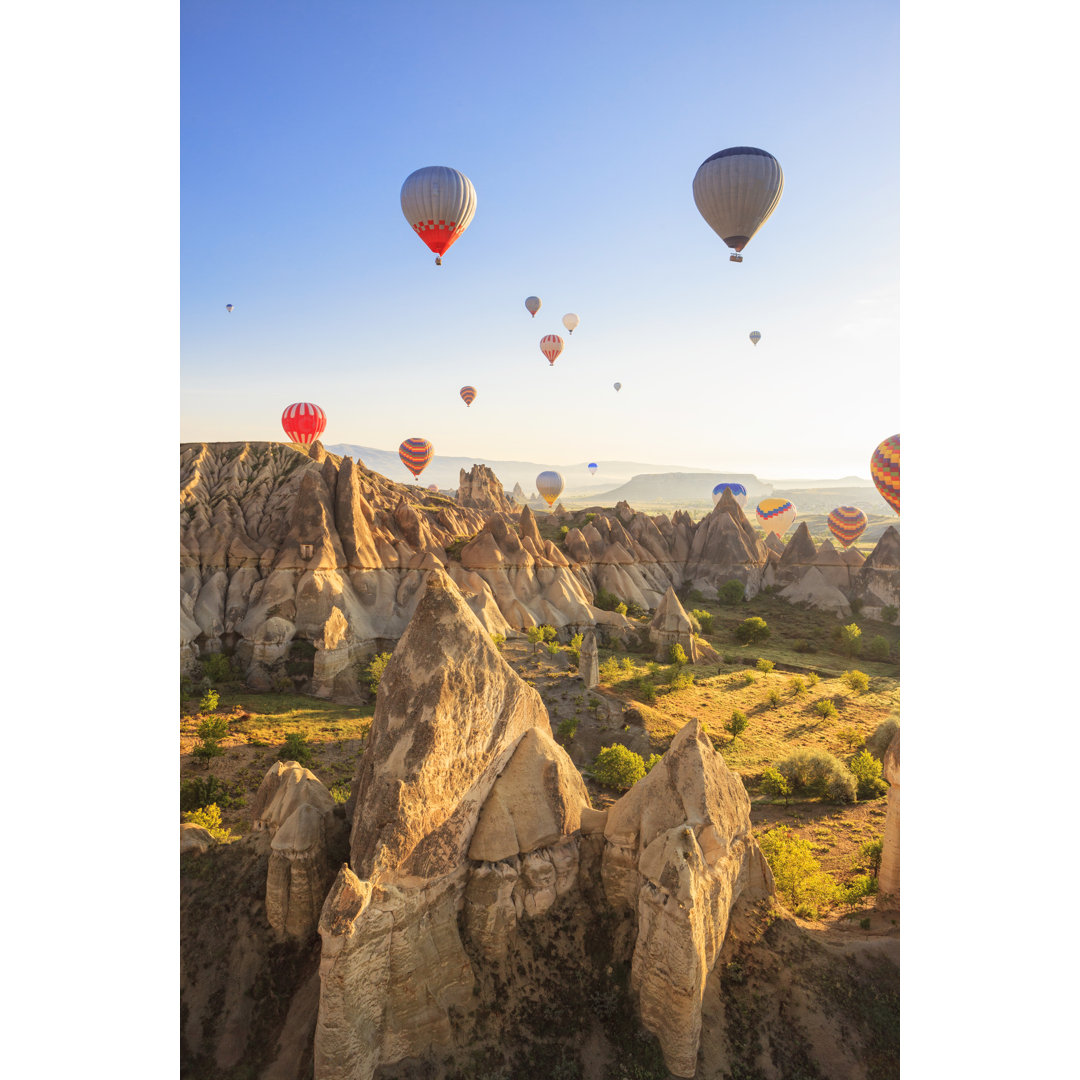 Heißluftballons über dem Tal der Liebe