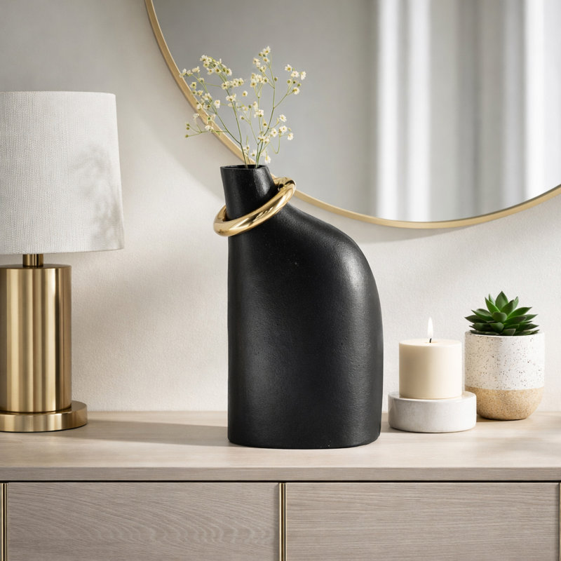 Grand vase noir avec anneau Rouen, H 18 po x l 10 po x P 10 po