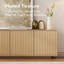 Ensemble de salon en bois naturel cannelé, meuble télé de 63 po et table d'appoint en bois en forme de C